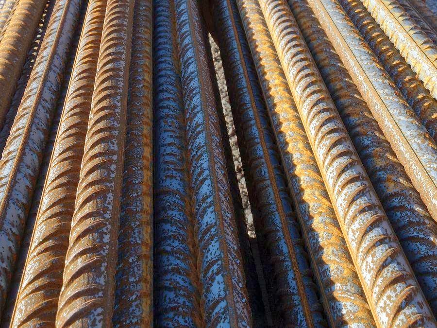 Close view of deformed reinforcement bar showing the rib pattern