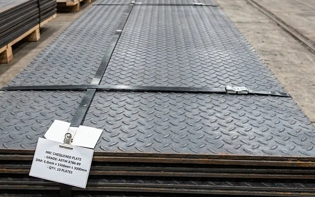 Chequered tread plate, 6 mm, banded and tagged to ASTM A786